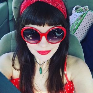 Meet your Posher, Cassandra